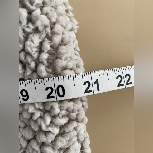 Thread+Supply fuzzy pullover - Picture 6 of 9